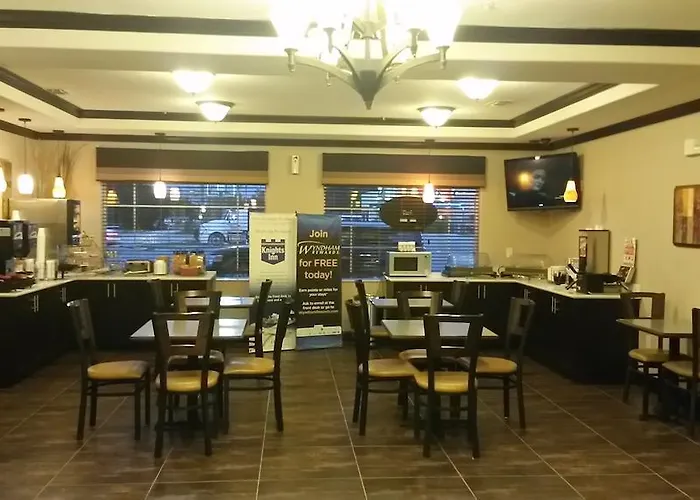 Atria Inn & Suites
